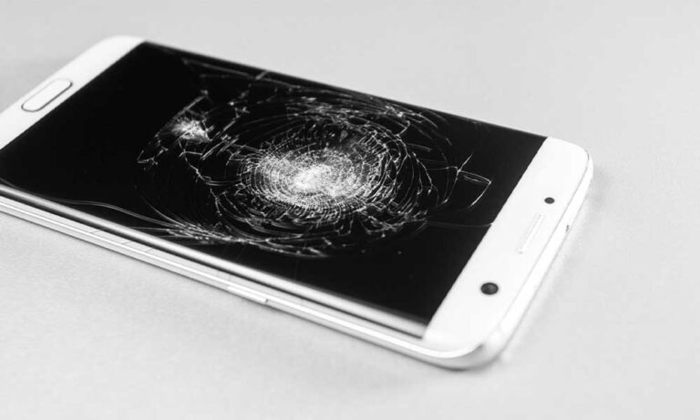 How to keep your cell phone safe from damage?