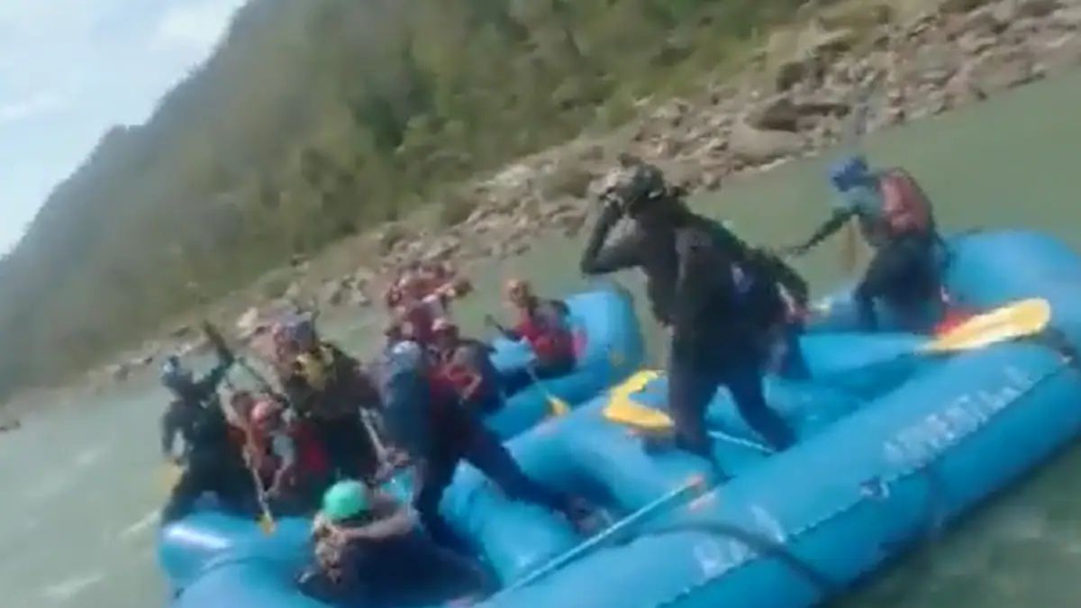 rishikesh-river-rafting-turns-into-violent-scuffle-tourists-jump-into-water-to-escape-assault-probe-on-watch