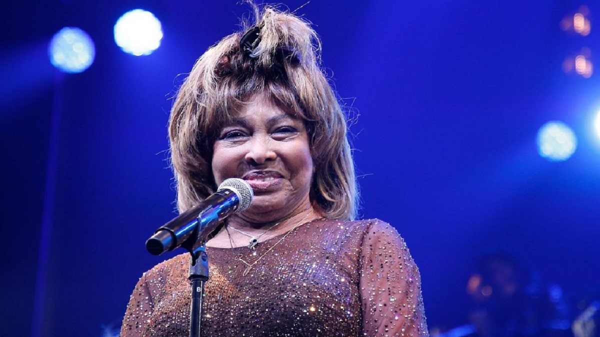 What happened to Tina Turner's teeth?  weight loss before and after