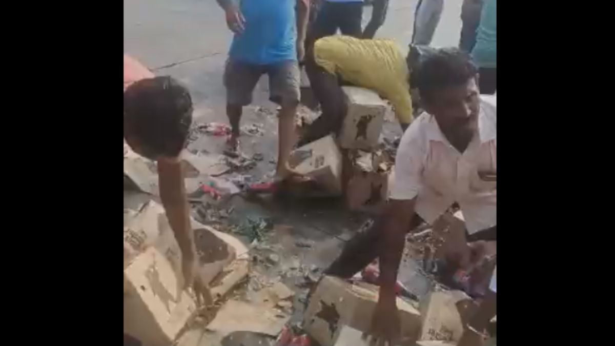 happy-hours-loot-for-locals-in-andhra-pradesh-as-truck-carrying-beer-carton-overturns-on-road-watch