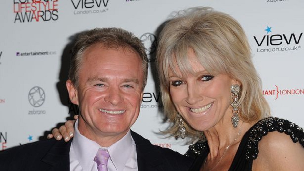How did Vicky Wright, partner of Bobby Davro, die?  Cause of death Children and net worth