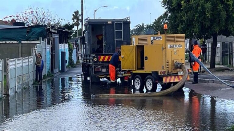 Huguenot Tunnel Cape Town remains closed due to rockfalls and landslides