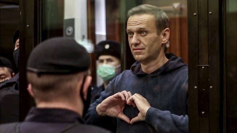 Is Alexei Navalny alive?  What happened to Alexei Navalny?