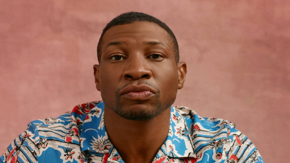 Is Jonathan Majors gay?  What happened during his nude photo shoot?