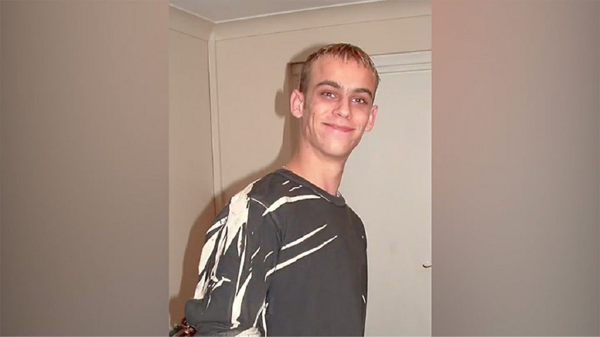 LOOK: Daniel Knott's Suicide online video distraught mother sees the body of her son