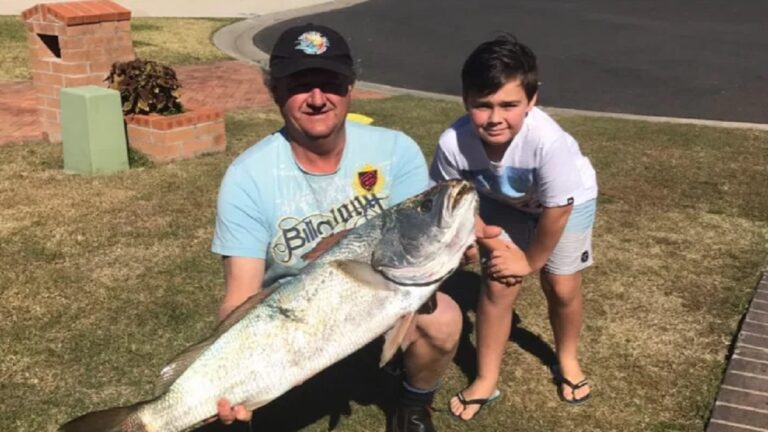 What happened to Wayne Smith?  Yamba community mourns father and son found dead at home