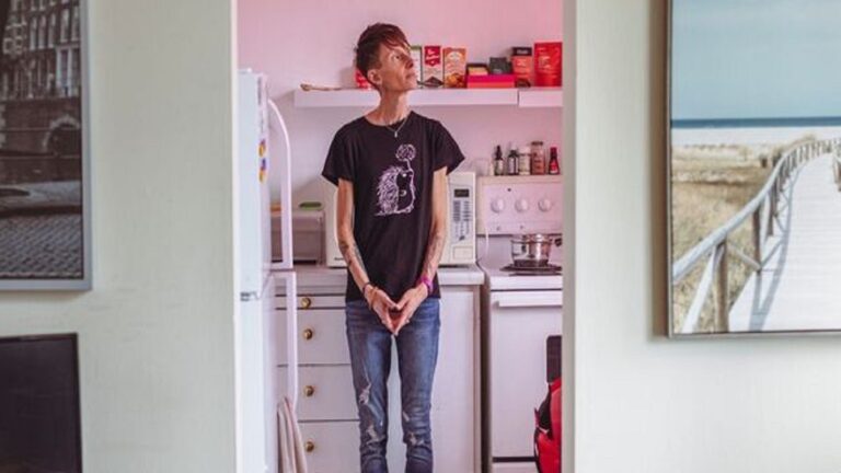 Anorexic woman from Canada wants to die, and Canadian authorities are happy to help