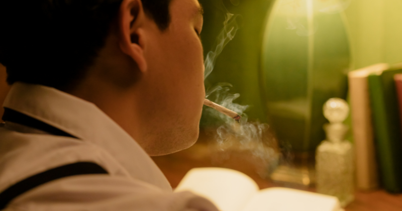 To make Hong Kong a tobacco-free city, residents look awkward at smokers