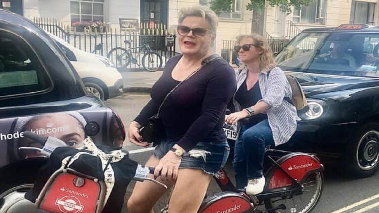 Who is Suzy Eddie Izzard?  Spotted whizzing around London on Boris Bike