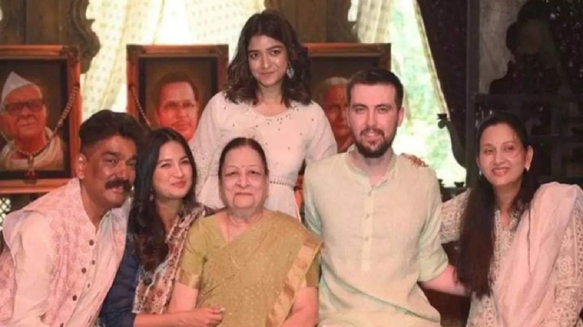 Art Director Nitin Desai Family, Wife, Daughter, and Career