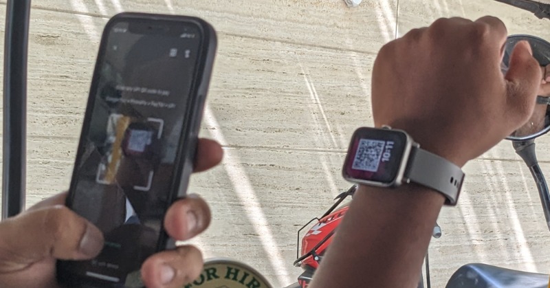 Peak Bengaluru Swag! Auto Driver Uses Smartwatch To Show Passenger QR Code, Internet Impressed