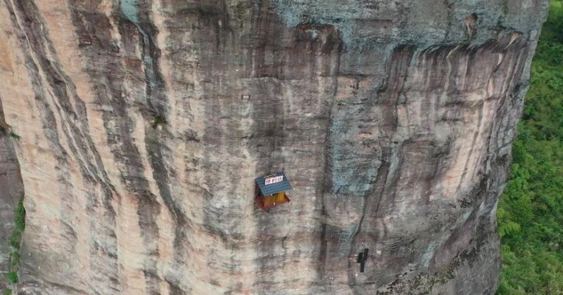 Store In The Sky: China's Cliffside Store At 393 Feet Offers A Daring Shopping Experience