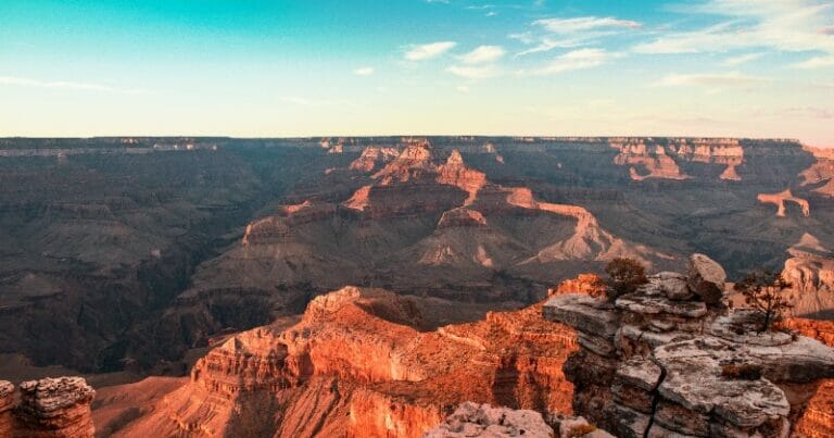 A 55-year-old man of Indian origin dies while attempting a single-day hike through the Grand Canyon