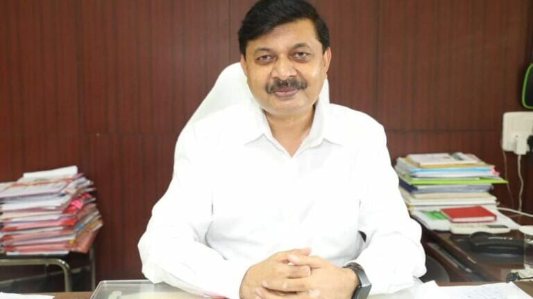 Dinesh Jain (IAS) Age, Family, Wife, Education, Biography & More