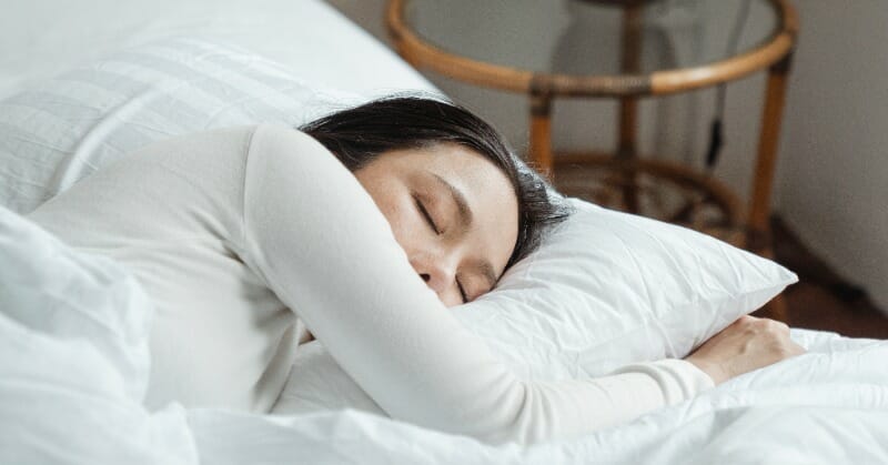Do you not sleep well and wake up tired?  A study claims that nighttime workouts can be of great help