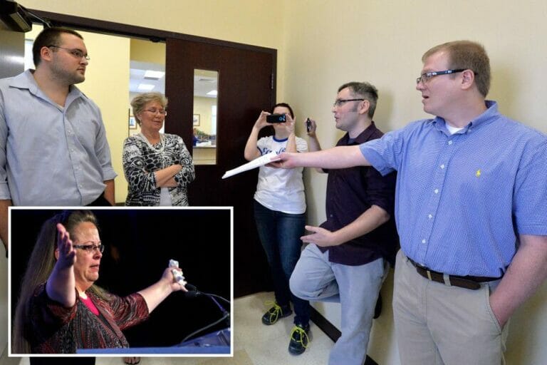 Kentucky Secretary Kim Davis must pay 0,000 to gay couple whose marriage license she was denied: jury