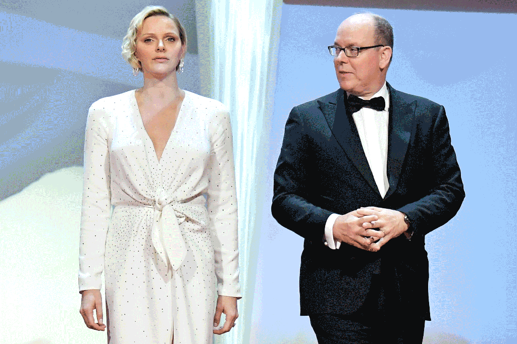 Prince Albert of Monaco fights against the corruption scandal and the 'exile' of his wife Charlene