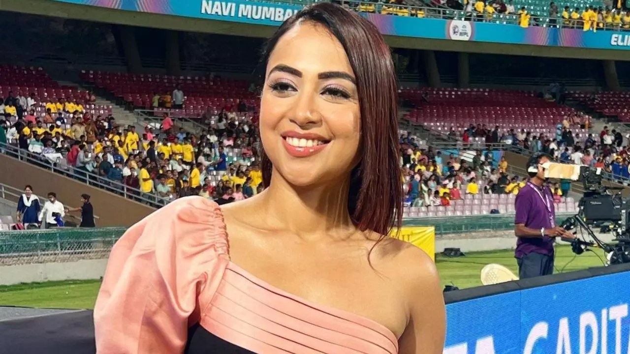Ridhima Pathak (IPL Anchor) Height, Weight, Age, Family, Adventure & More