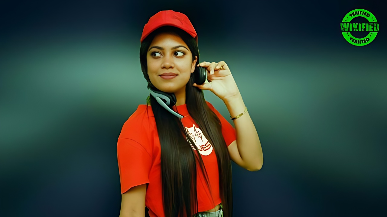 DJ SoniPari Wiki, Age, Height, Biography, Weight, Family & More