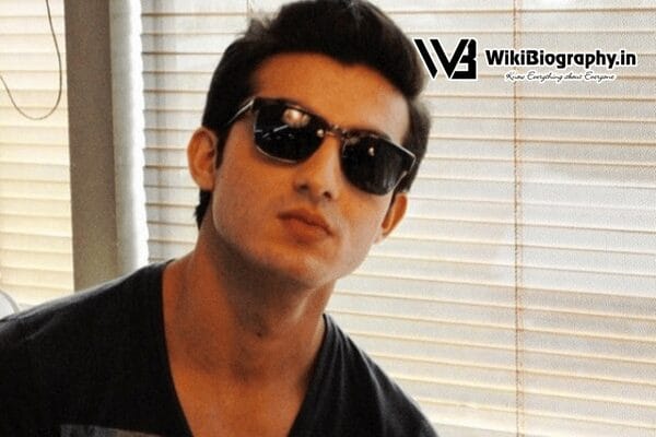 Shahroz Sabzwari: Wiki, Biography, Age, Height, Family, Wife, Net Worth