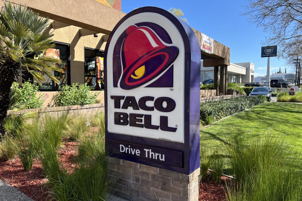 Taco Bell Employee Hospitalized After Customer Shot Him Over 'Incorrect Amount of Change': Cops