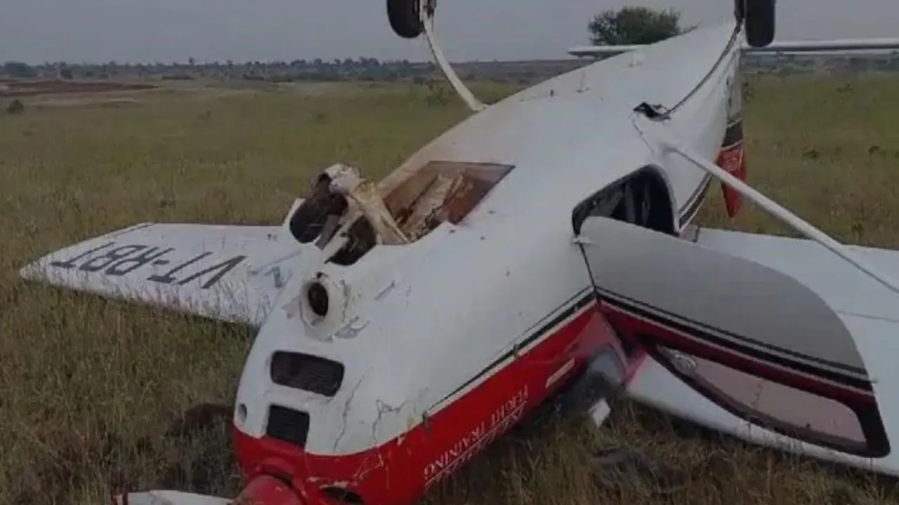Training aircraft crashes
