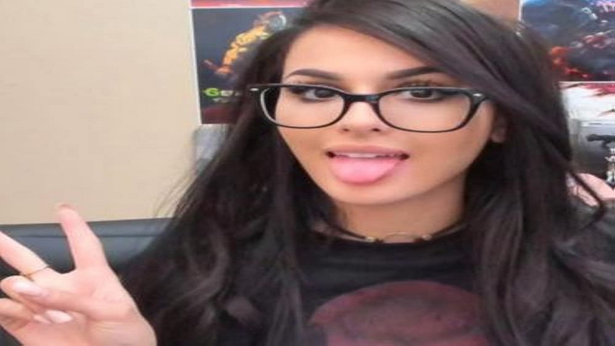 YouTuber SSSniperWolf's Name, Age, Bio, Birthday, Family, And Parents ...