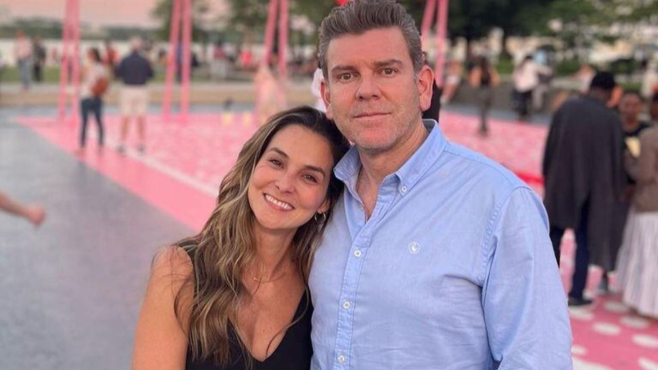 El esposo de Catalina Gómez es Juan Esteban Sampedro, se casaron en 2008 y tienen dos hijos, Emilia y Cristóbal con los que conforman una reconocida familia colombiana.
