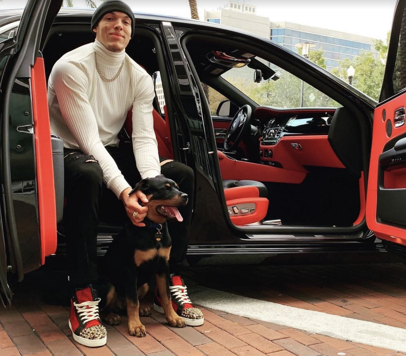 Aaron Gordon's Rottweiler dog bites him on the face and hand, the latest NBA injury