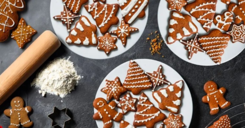 Christmas optical illusion: find the heart-shaped cookie that Mrs. Claus baked
