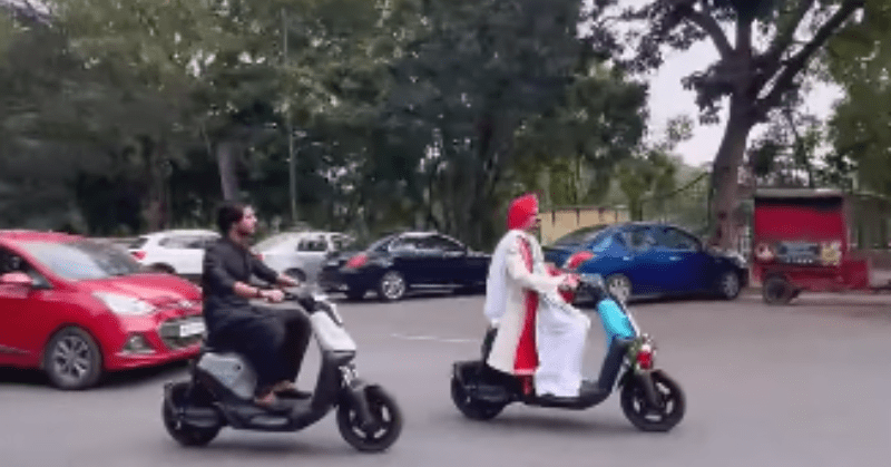 Eco-Entry: Bengaluru Groom Pedal 'Baraat' at Wedding Venue on Yulu Bikes