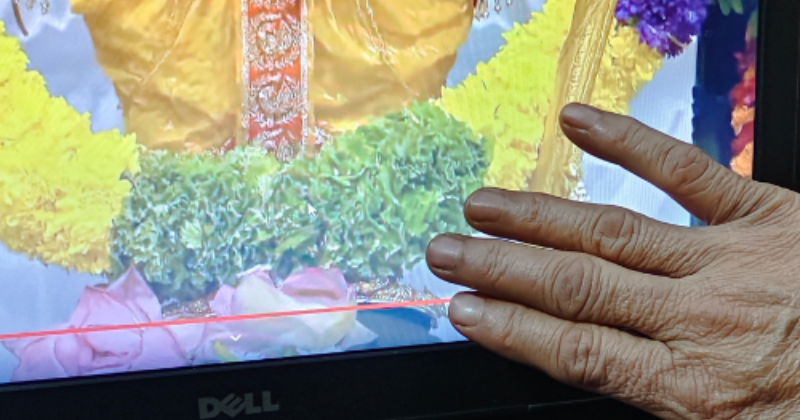 Man shares photo of his mother seeking blessings from Ram Lalla on his laptop