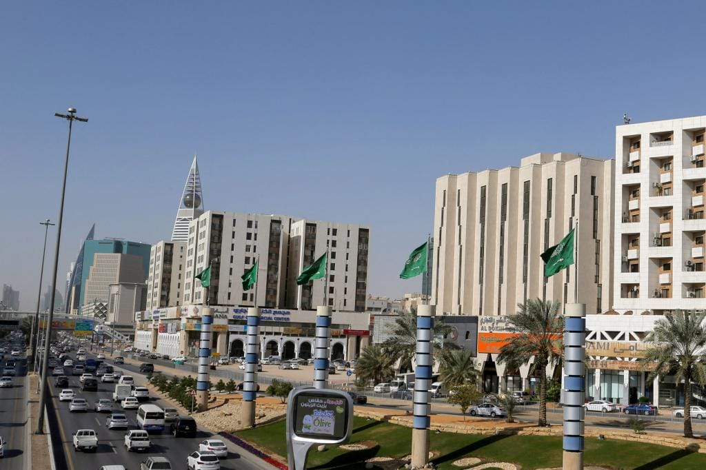 Saudi Arabia to open first liquor store to serve non-Muslim diplomats