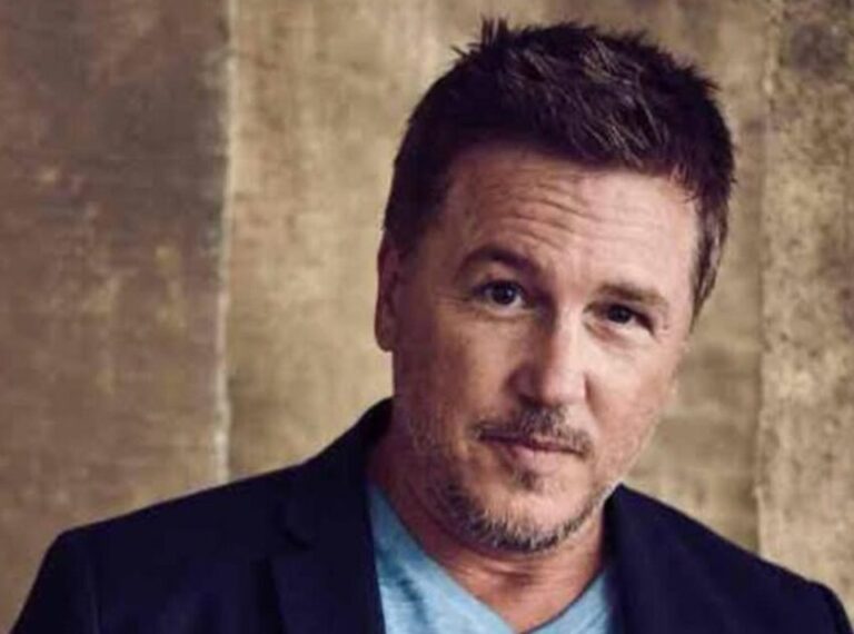 Lochlyn Munro: Wiki, Biography, Age, Family, Career, Net Worth, Wife