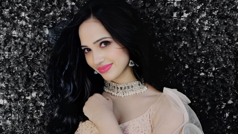 Roshni Rastogi (Actress) Age, Wiki, Career, Family, Biography & More